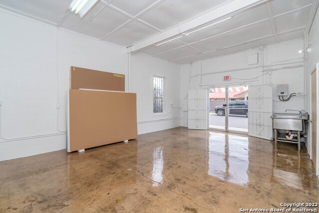 More Photos Of 1020 Roosevelt Ave, San Antonio Freestanding For Sale