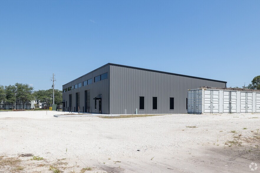 More Photos Of 8444 103rd St., Jacksonville Light Distribution For Sale