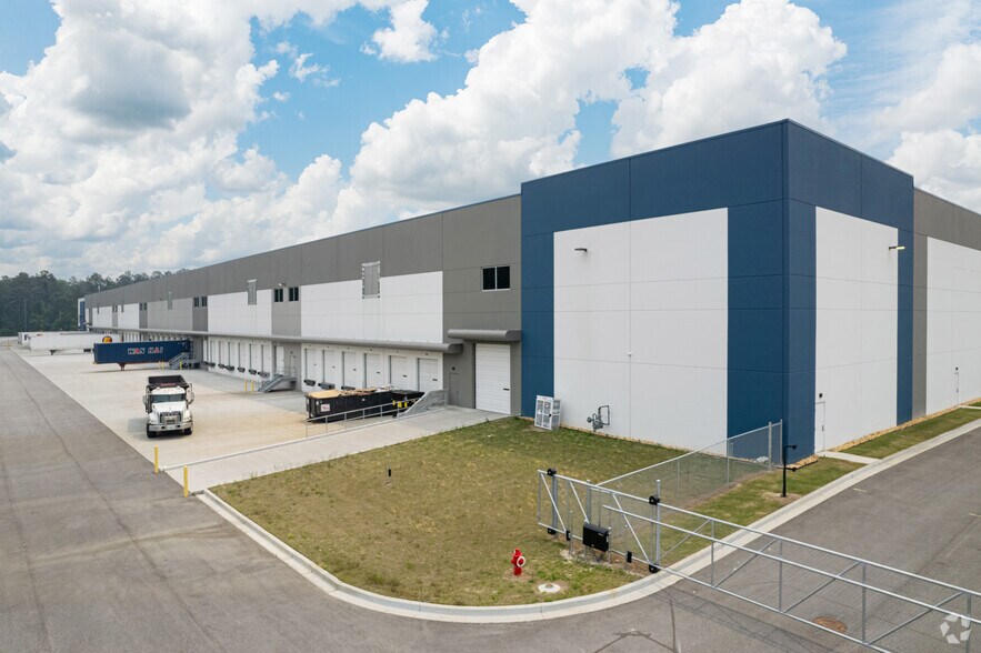 More Photos Of 394 Fort Argyle Rd, Savannah Distribution For Lease
