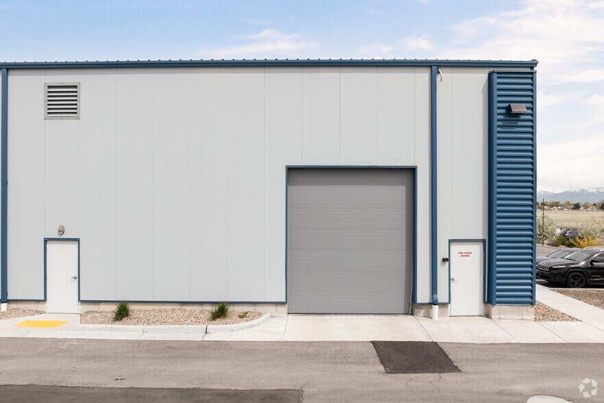 More Photos Of 6556 S Airport Rd, West Jordan Industrial For Lease