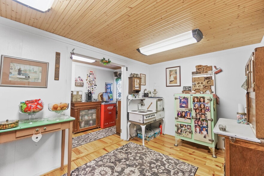 More Photos Of 1748 Georgia St, Alford Specialty For Sale