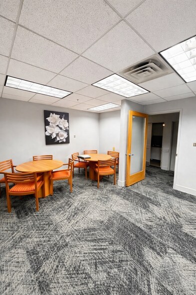 More Photos Of 1521-1523 Locust St, Philadelphia Office For Lease