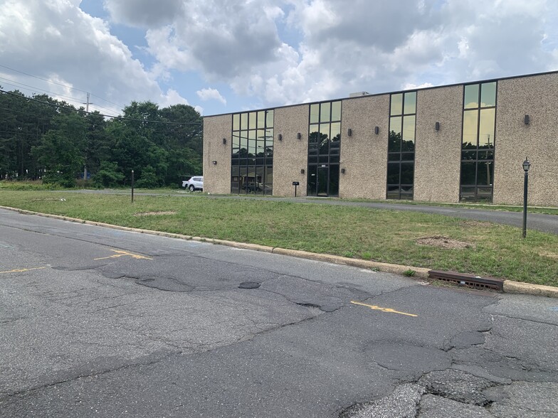 More Photos Of 1106 Industrial Parkway, Brick Warehouse For Lease