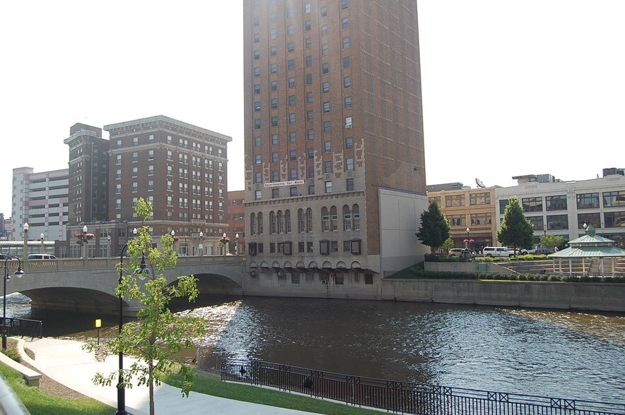 More Photos Of 7 S Stolp Ave, Aurora Apartments For Lease