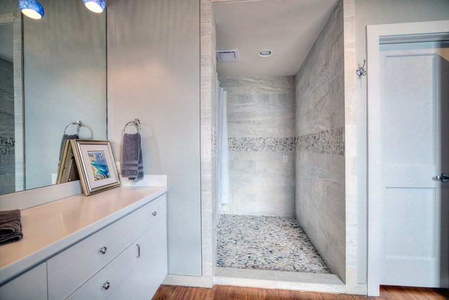 More Photos Of 2409 Commerce St, Houston Freestanding For Lease