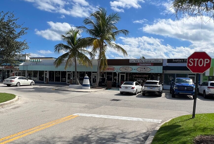 More Photos Of 1574-1584 SE 3rd Ct, Deerfield Beach Storefront Retail Office For Lease