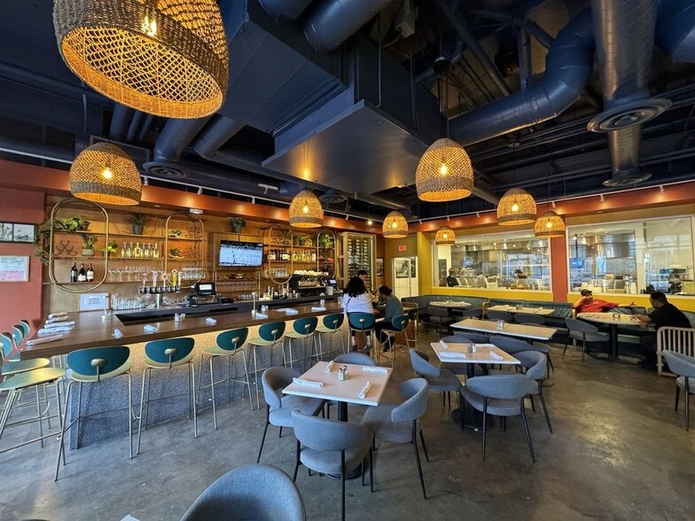 More Photos Of 525 Santa Monica Blvd, Santa Monica Apartments For Sale