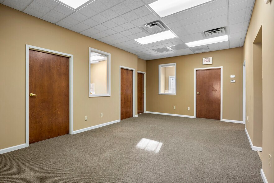 More Photos Of 250 Osborne Rd, Colonie Office For Lease