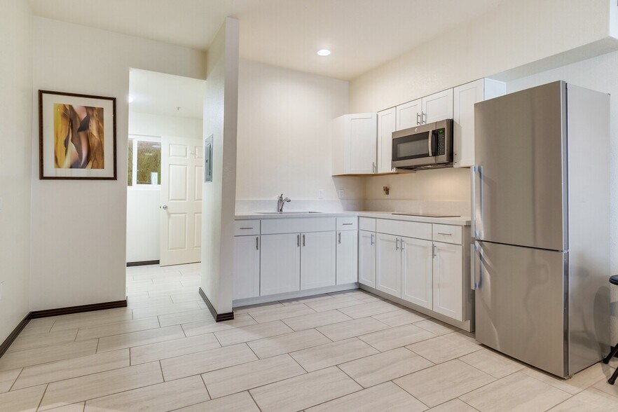 More Photos Of 545 E Hobson, Blythe Apartments For Sale