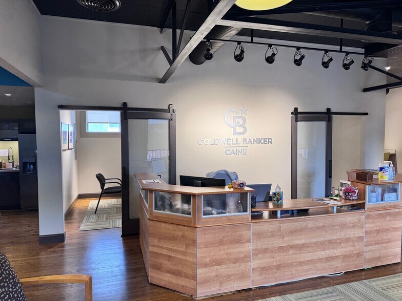 More Photos Of 118 S Pendleton St, Easley Freestanding For Lease