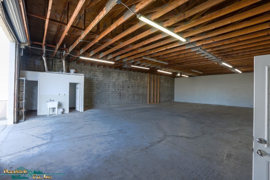More Photos Of 2478 Victor Ave, Redding Light Manufacturing For Lease