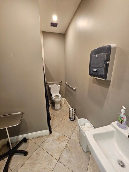 More Photos Of 2008 Ocean Ave, Brooklyn Office For Sale