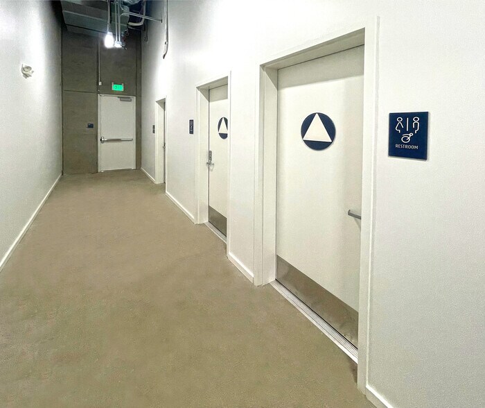 More Photos Of 2121 Wood St, Oakland Flex For Lease