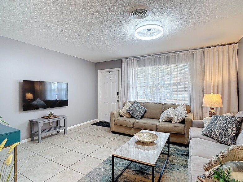 More Photos Of 139 SE Jefferson Cir N, Saint Petersburg Apartments For Sale