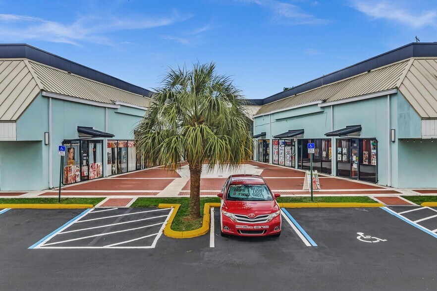 More Photos Of 4412-4678 N University Dr, Lauderhill Unknown For Lease