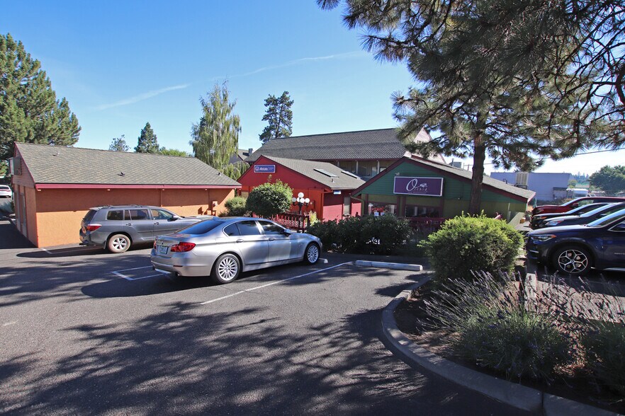 More Photos Of 1900 NE Division St, Bend Office For Lease