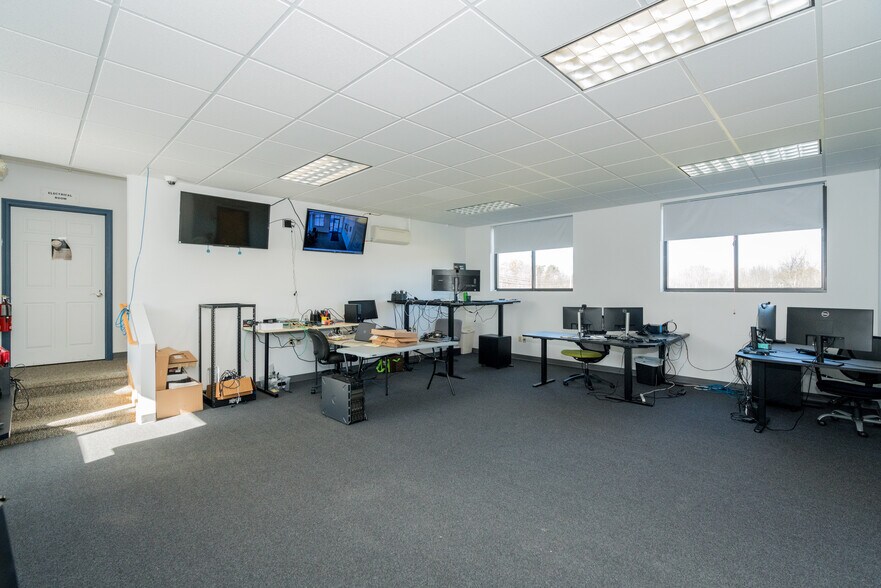 More Photos Of 1252 Saratoga Rd, Ballston Spa Light Distribution For Sale