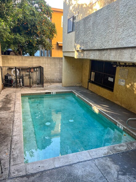More Photos Of 13956 Vanowen St, Van Nuys Apartments For Sale