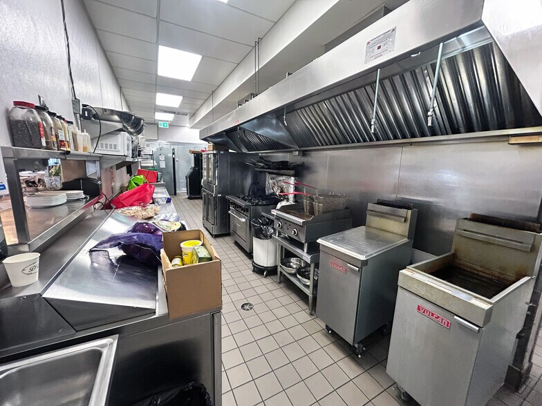 More Photos Of 460 Erin Woods Dr SE, Calgary Restaurant For Sale