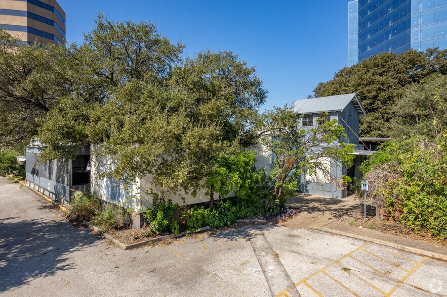 More Photos Of 301 W Riverside Dr, Austin Restaurant For Lease