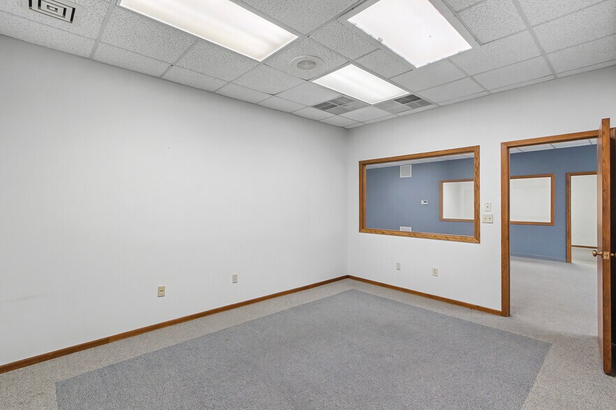 More Photos Of 115 E Conant St, Portage Office For Sale
