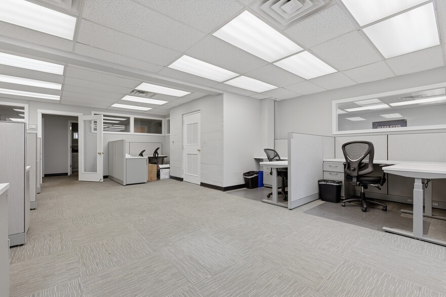 More Photos Of 174 Green St, Melrose Office For Sale