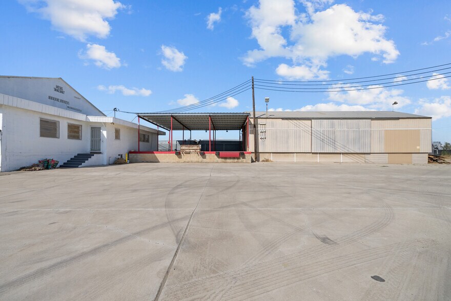 More Photos Of 550 Highway 46, Wasco Warehouse For Lease