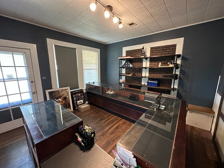 More Photos Of 620 N 5th St, Silsbee Flex For Sale