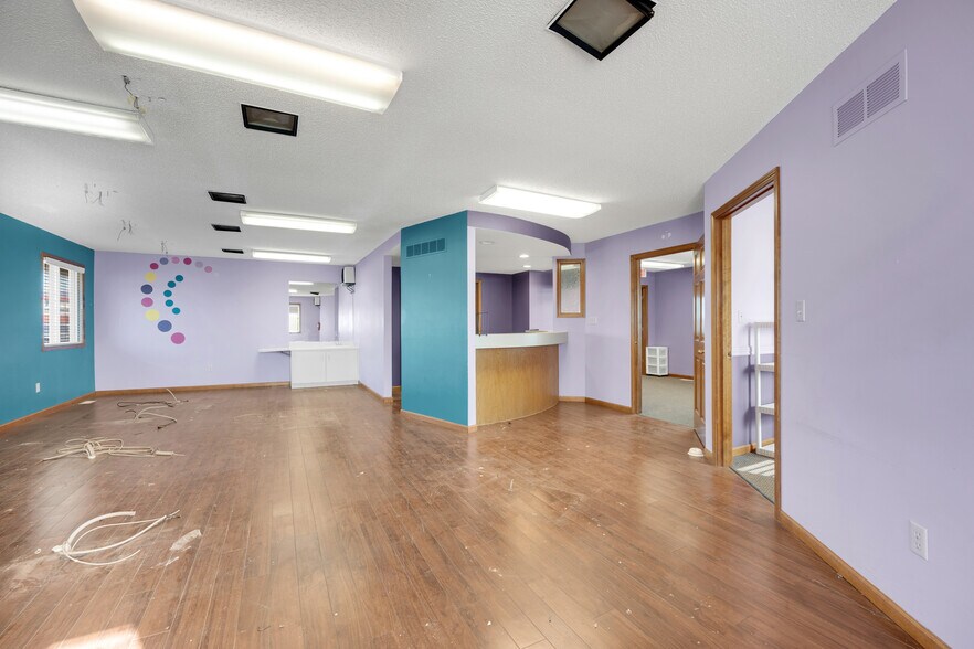 More Photos Of 804 Winchester Dr, Sedalia Medical For Sale