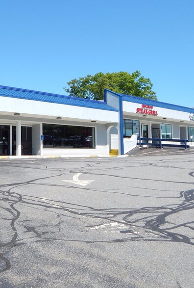 More Photos Of 416 Boston Post Rd E, Marlborough Storefront For Lease