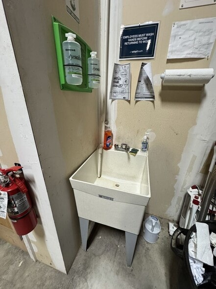 More Photos Of 12 Star Dr, Merrimack Service For Lease