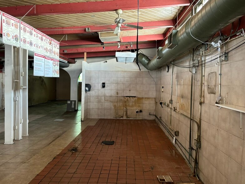More Photos Of 14445 Big Basin Way, Saratoga Storefront For Lease