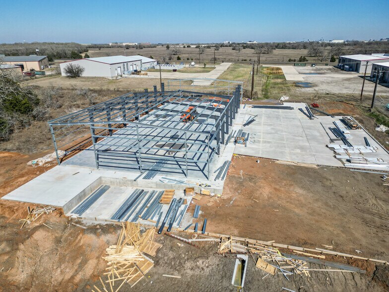 More Photos Of 8413 Parameter Ct, College Station Manufacturing For Lease