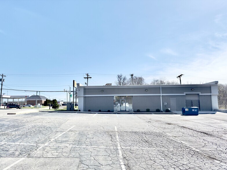 More Photos Of 1650 Perrysburg Holland Rd, Holland Freestanding For Lease