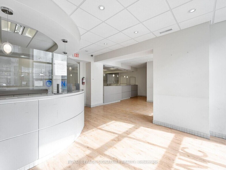 More Photos Of 1560 Queen St W, Toronto Storefront Retail Office For Lease