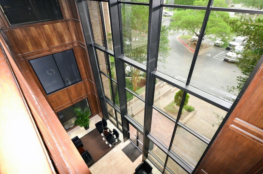 More Photos Of 8000 Centre Park Dr, Austin Office For Lease