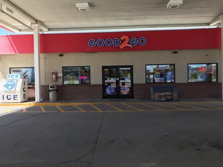 More Photos Of 201 Columbine Ct, Parachute Service Station For Sale