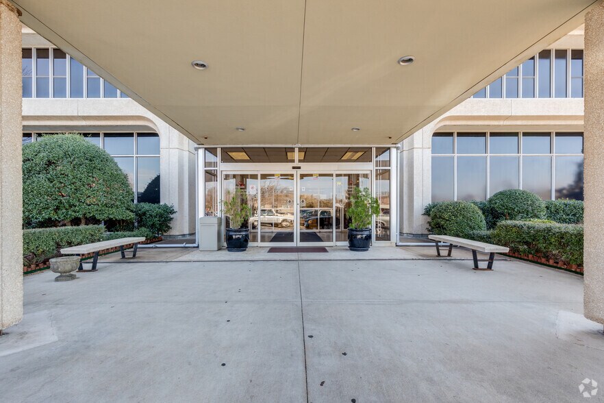 More Photos Of 1211 N Shartel Ave, Oklahoma City Office For Lease