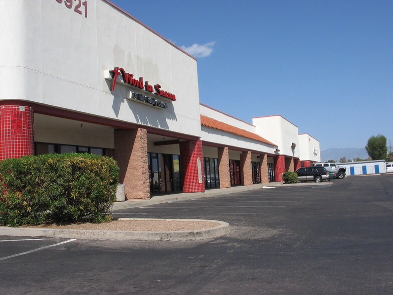 More Photos Of 1801 S Alvernon Way, Tucson General Retail For Lease