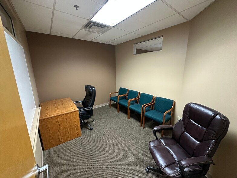 More Photos Of 5533 E Bell Rd, Scottsdale Office For Sale