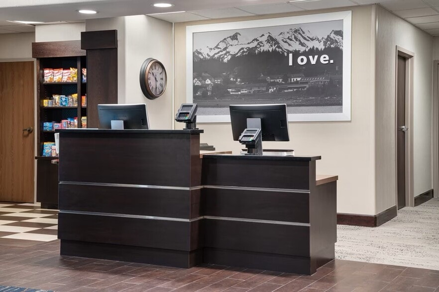 More Photos Of 5500 Stone Creek Cir, Loveland Hotel For Sale