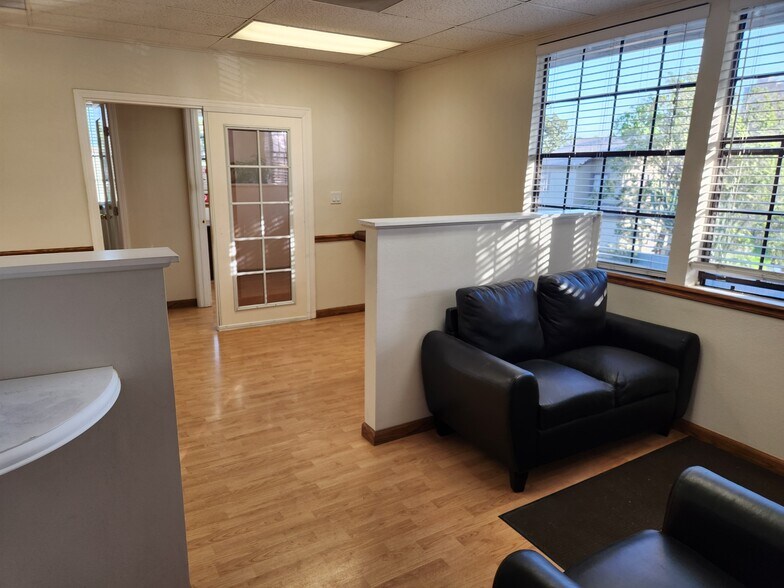 More Photos Of 960 W 17th St, Santa Ana Office For Sale