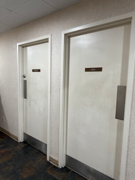 More Photos Of 3910 W Camp Wisdom Rd, Dallas Storefront For Sale