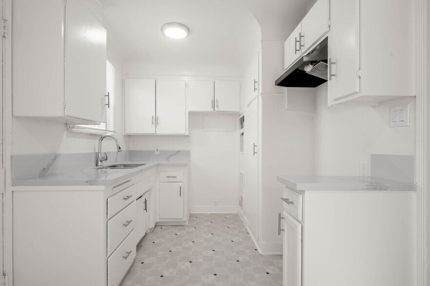 More Photos Of 6036 10th Ave, Los Angeles Apartments For Sale