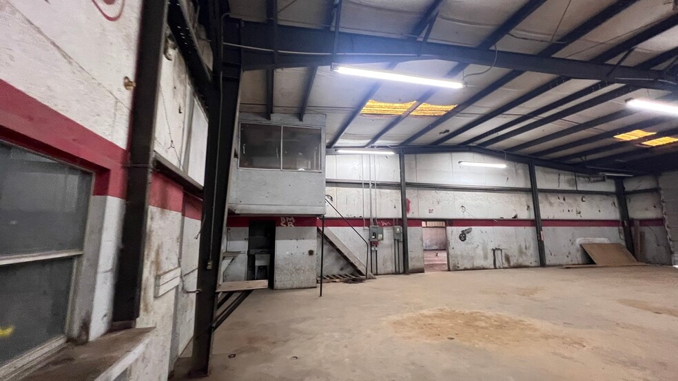 More Photos Of 3419 E Broadway Ave, North Little Rock Service For Lease