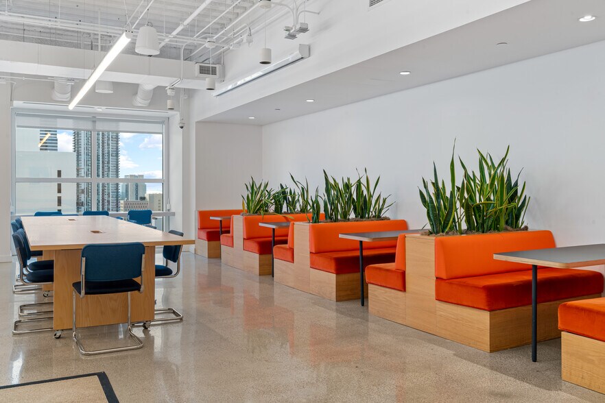 More Photos Of 200 S Biscayne Blvd, Miami Coworking Space