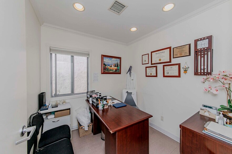 More Photos Of 1629 Crenshaw Blvd, Torrance Office Residential For Sale