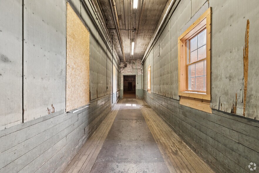 More Photos Of 17 Mill Pl, New York Mills Unknown For Sale