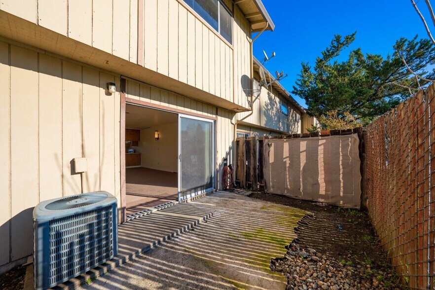 More Photos Of 960 Marlene St, Ukiah Apartments For Sale