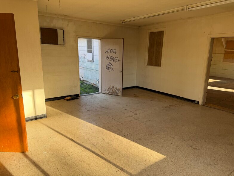 More Photos Of 217 Percy Ave, Yuba City Storefront For Sale